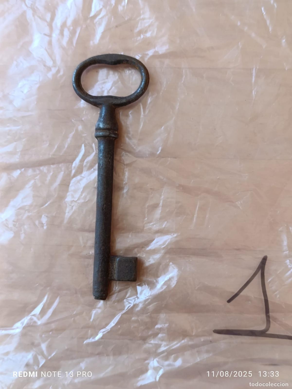 Antig&uuml;edades: Antigua y original llave de forja. - Foto 1