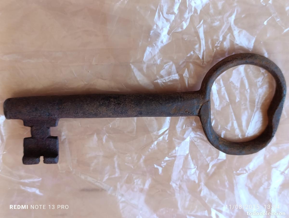 Antig&uuml;edades: Antigua y original llave de forja. - Foto 2