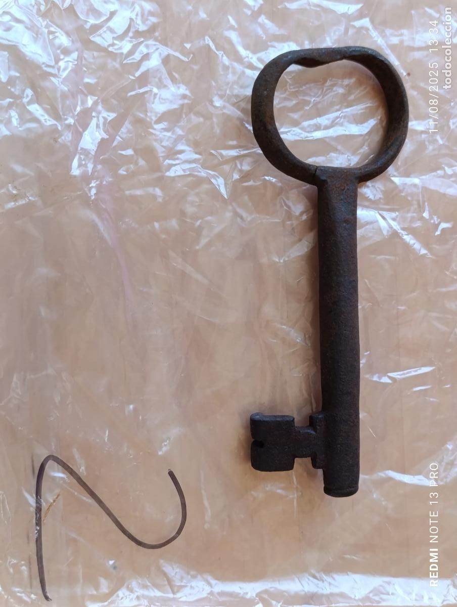 Antig&uuml;edades: Antigua y original llave de forja. - Foto 1