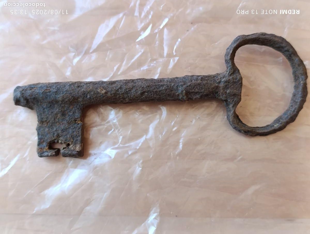 Antig&uuml;edades: Antigua y original llave de forja. - Foto 2