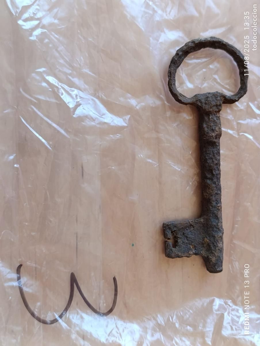 Antig&uuml;edades: Antigua y original llave de forja. - Foto 1