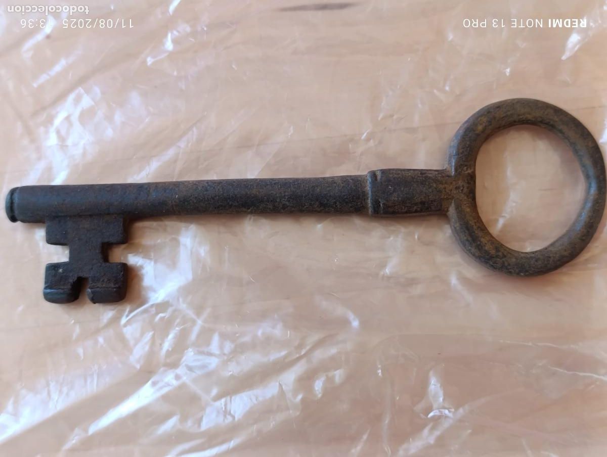 Antig&uuml;edades: Antigua y original llave de forja. - Foto 2