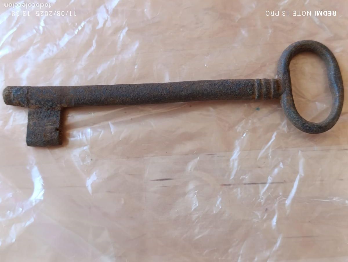 Antig&uuml;edades: Antigua y original llave de forja. - Foto 2