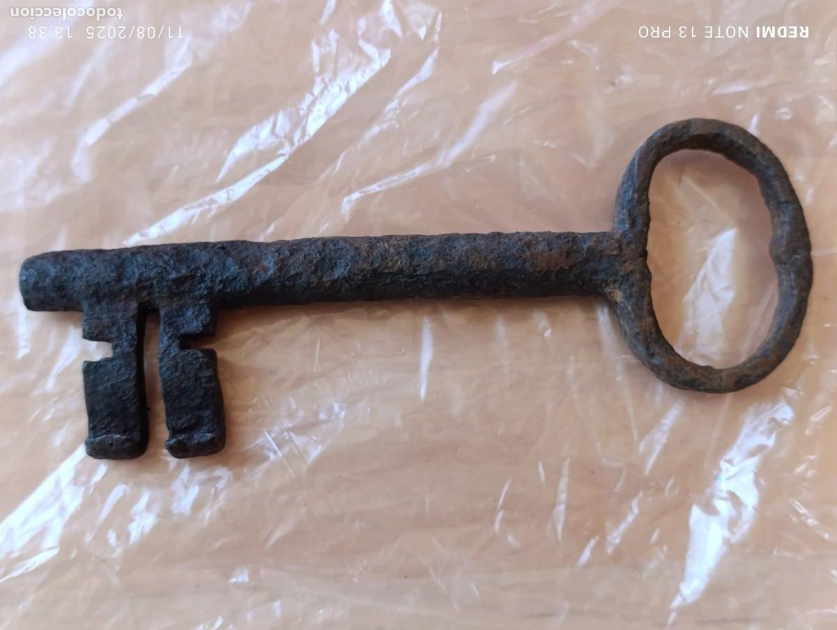 Antig&uuml;edades: Antigua y original llave de forja. - Foto 2
