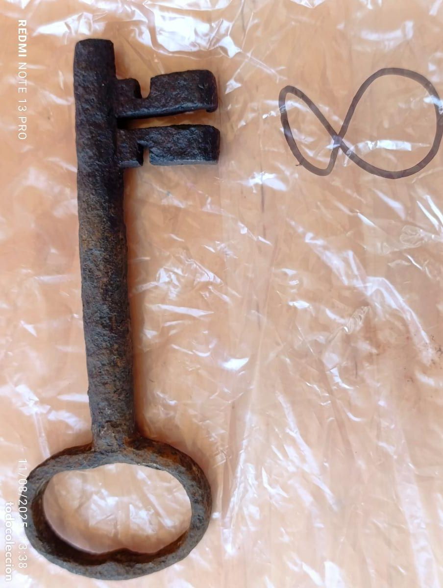 Antig&uuml;edades: Antigua y original llave de forja. - Foto 1