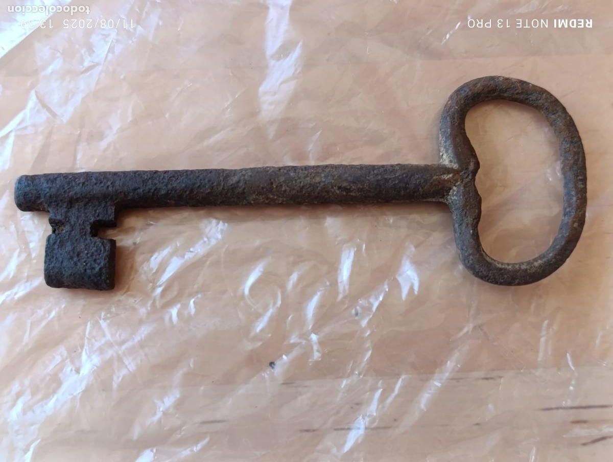 Antig&uuml;edades: Antigua y original llave de forja. - Foto 2