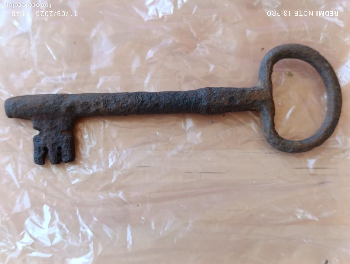 Antig&uuml;edades: Antigua y original llave de forja. - Foto 2