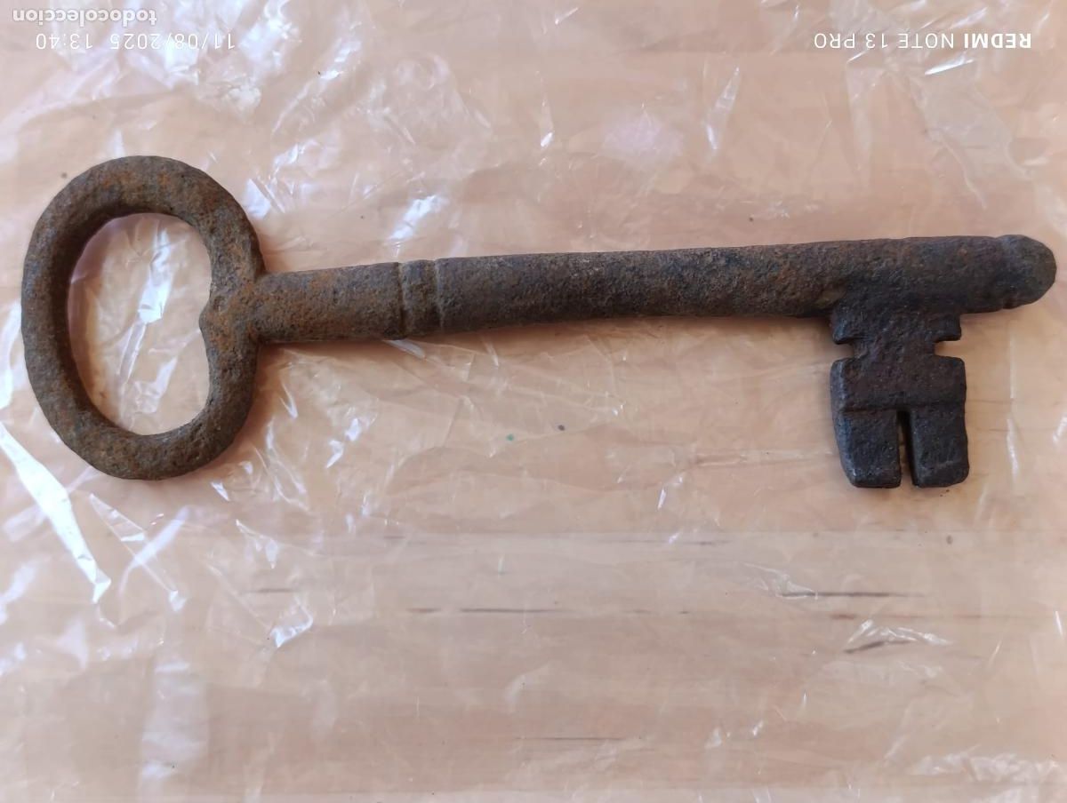 Antig&uuml;edades: Antigua y original llave de forja. - Foto 2