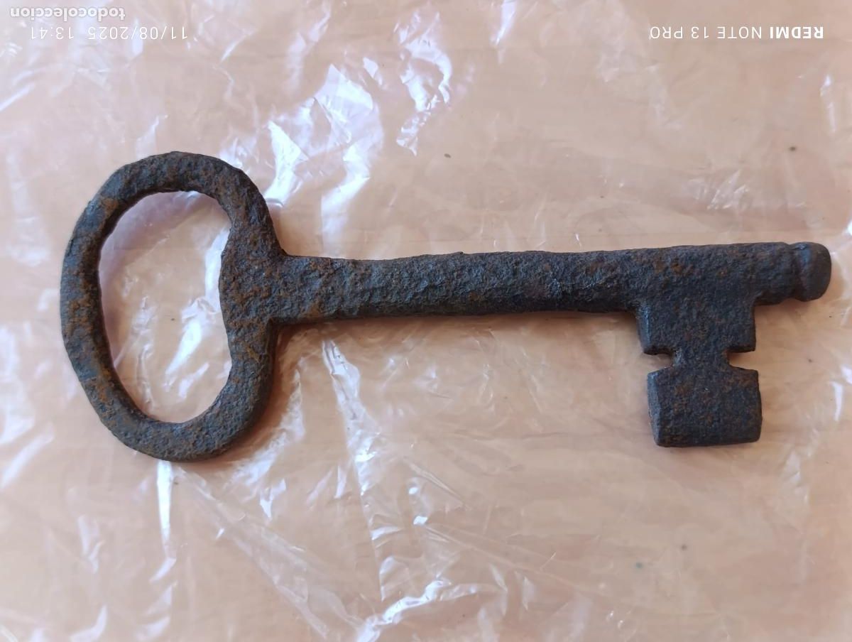 Antig&uuml;edades: Antigua y original llave de forja. - Foto 2