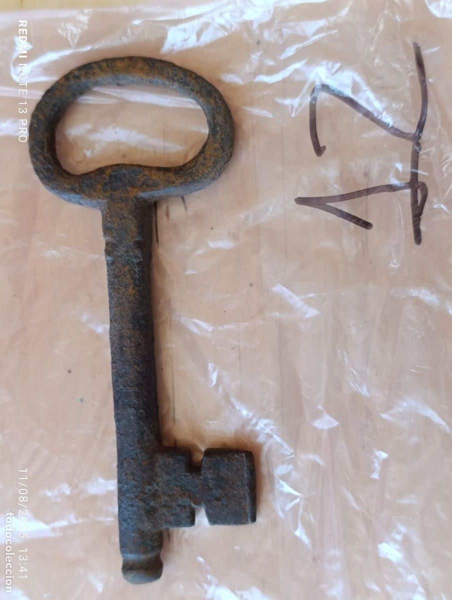 Antig&uuml;edades: Antigua y original llave de forja. - Foto 1
