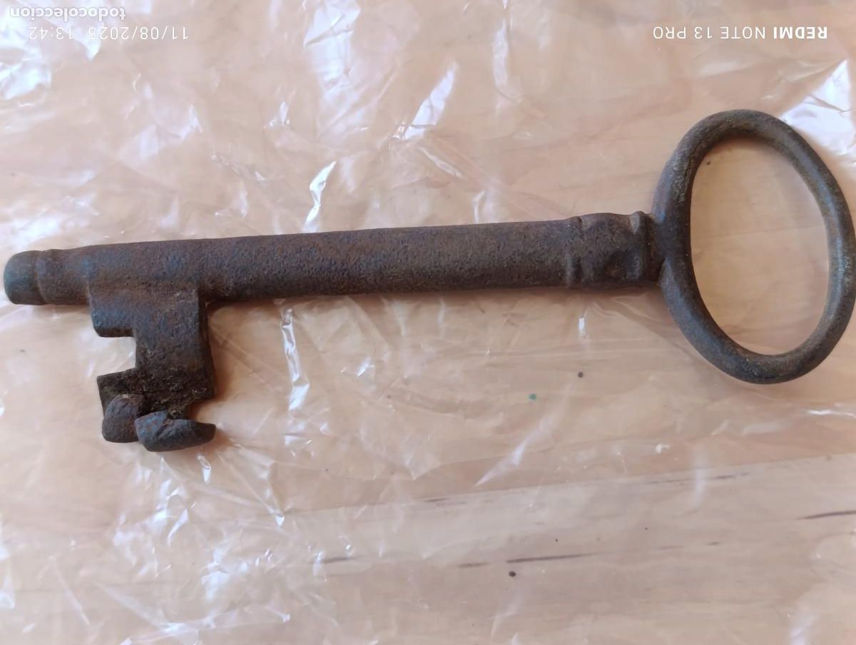 Antig&uuml;edades: Antigua y original llave de forja. - Foto 2
