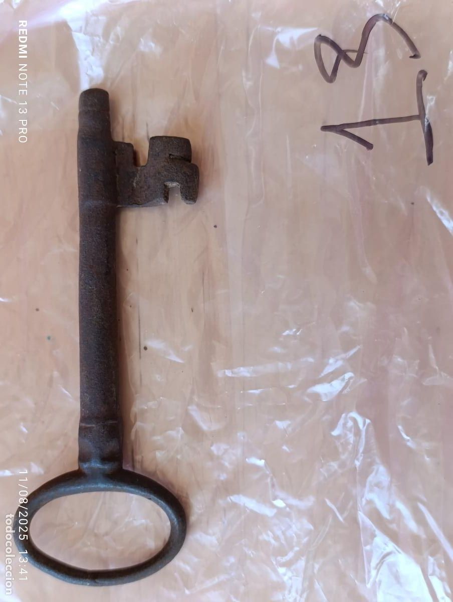 Antig&uuml;edades: Antigua y original llave de forja. - Foto 1