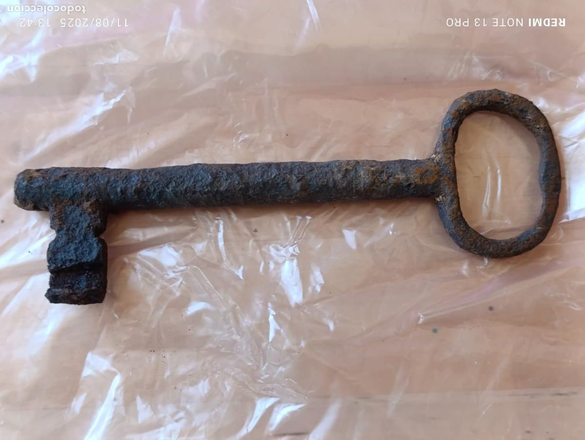 Antig&uuml;edades: Antigua y original llave de forja. - Foto 2