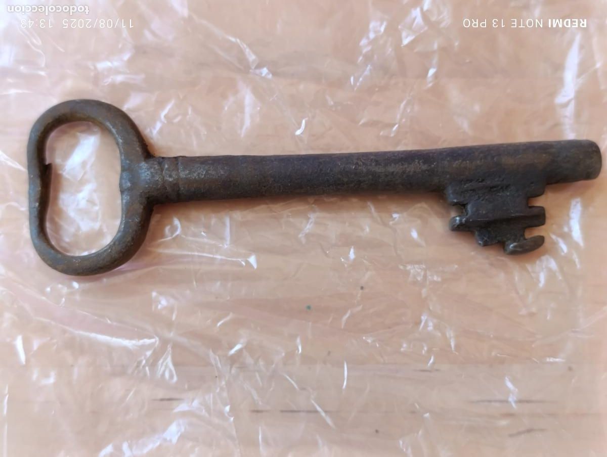 Antig&uuml;edades: Antigua y original llave de forja. - Foto 2