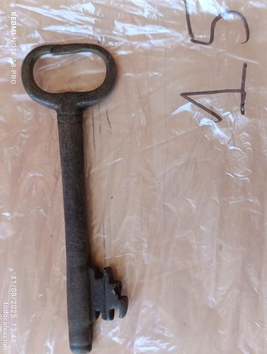 Antig&uuml;edades: Antigua y original llave de forja. - Foto 1