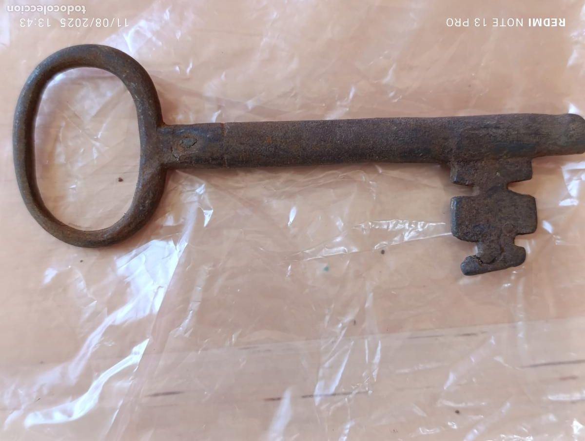 Antig&uuml;edades: Antigua y original llave de forja. - Foto 2