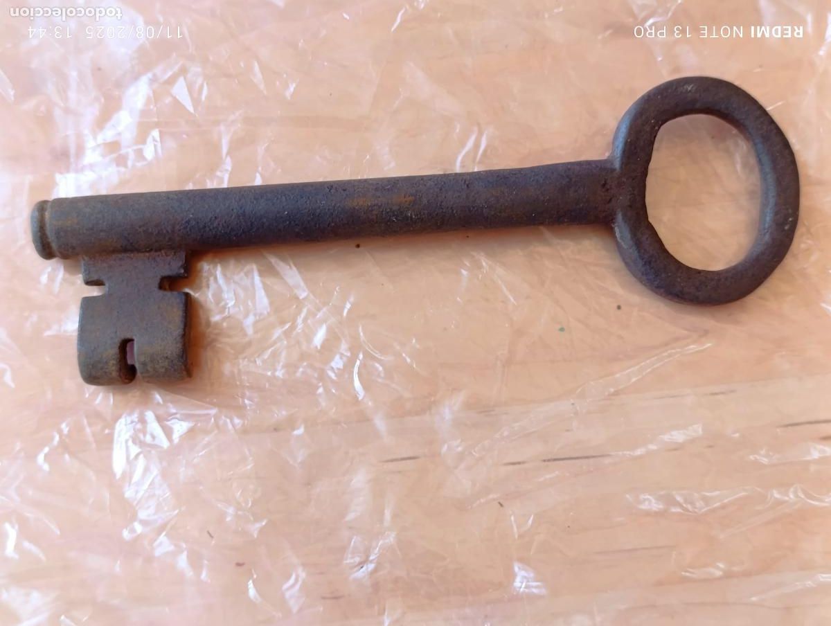 Antig&uuml;edades: Antigua y original llave de forja. - Foto 2