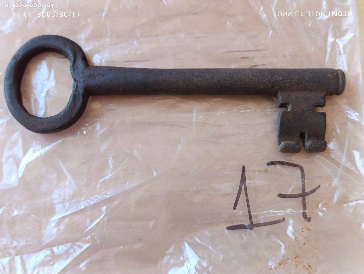 Antig&uuml;edades: Antigua y original llave de forja. - Foto 1