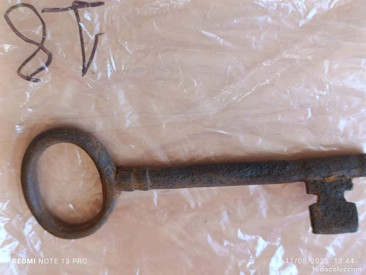 Antig&uuml;edades: Antigua y original llave de forja. - Foto 1