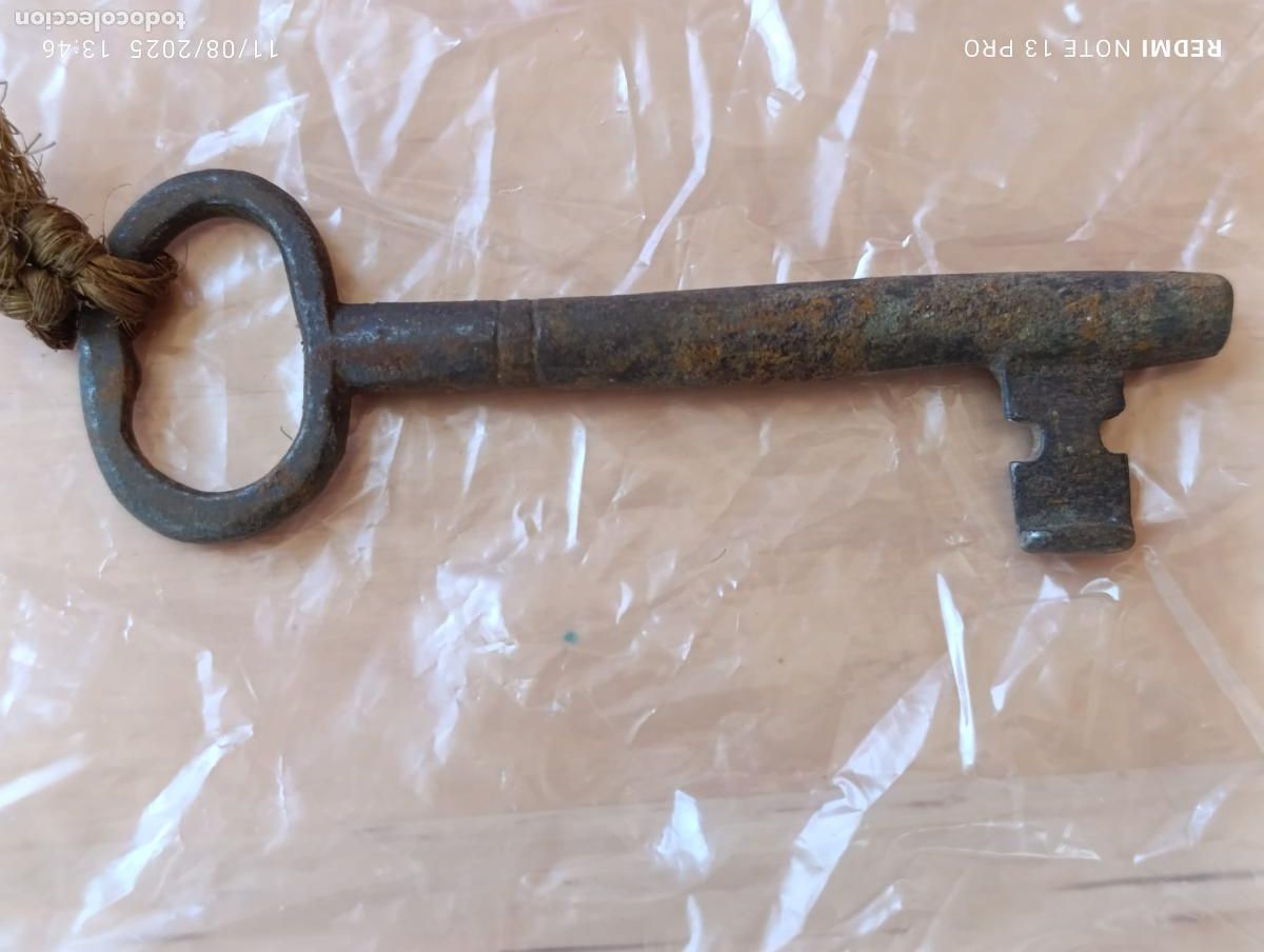 Antig&uuml;edades: Antigua y original llave de forja. - Foto 2