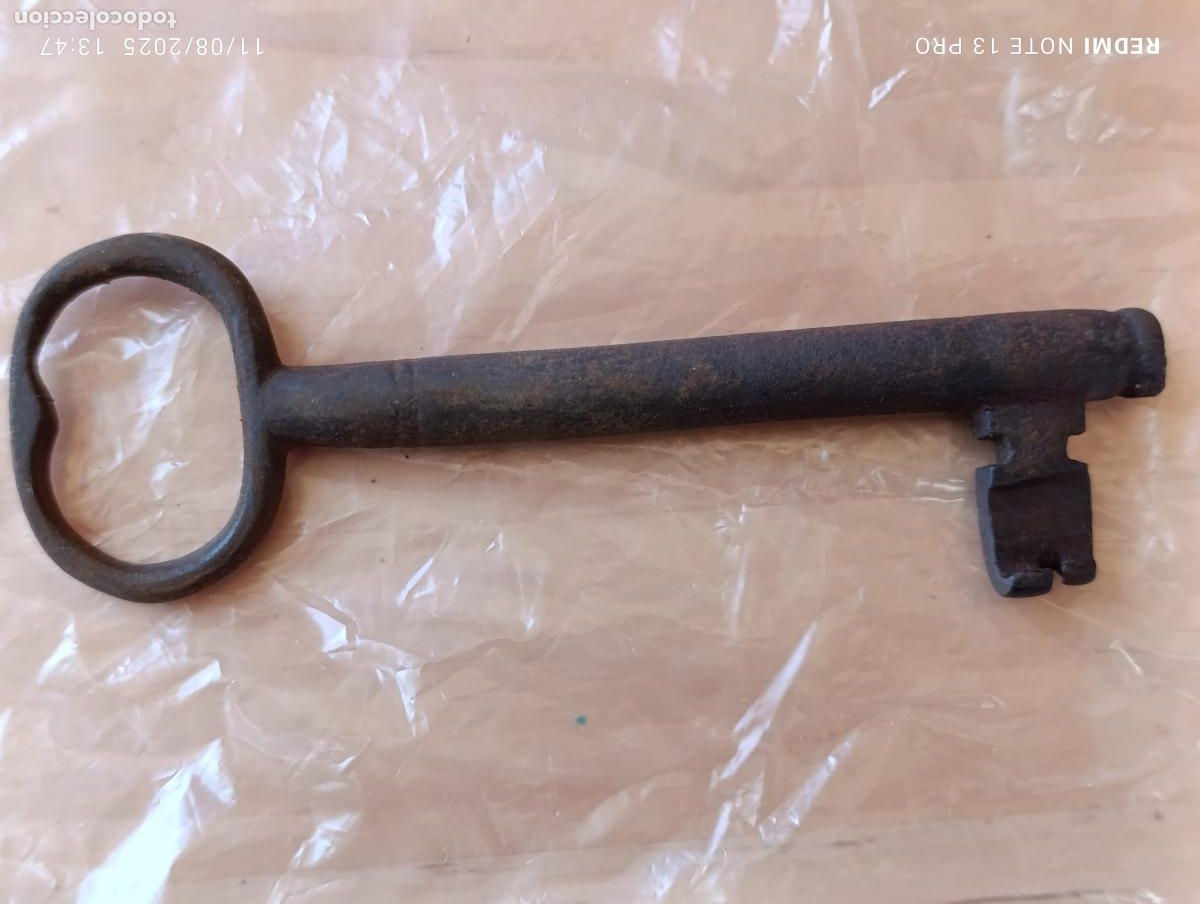 Antig&uuml;edades: Antigua y original llave de forja. - Foto 2