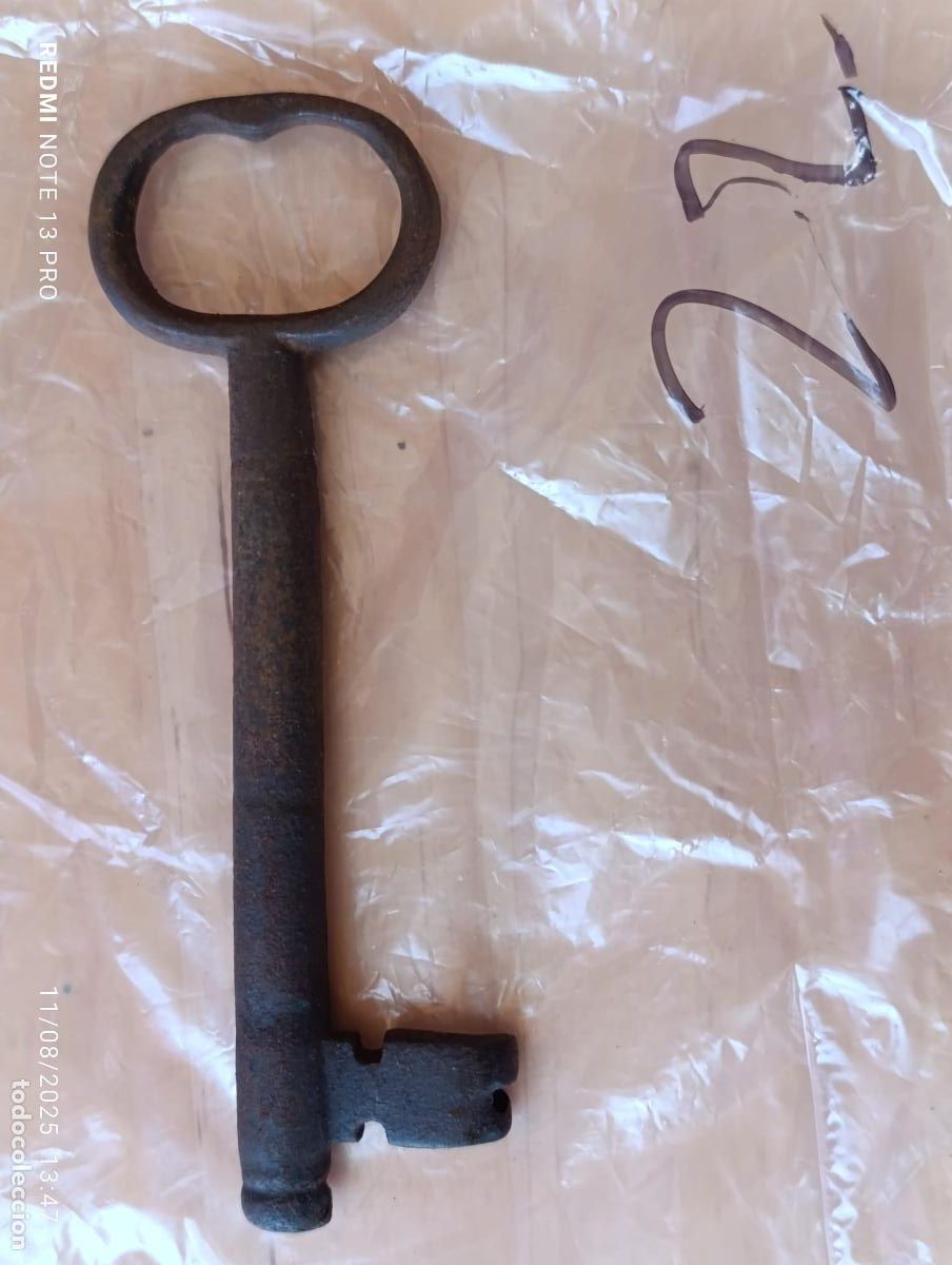 Antig&uuml;edades: Antigua y original llave de forja. - Foto 1