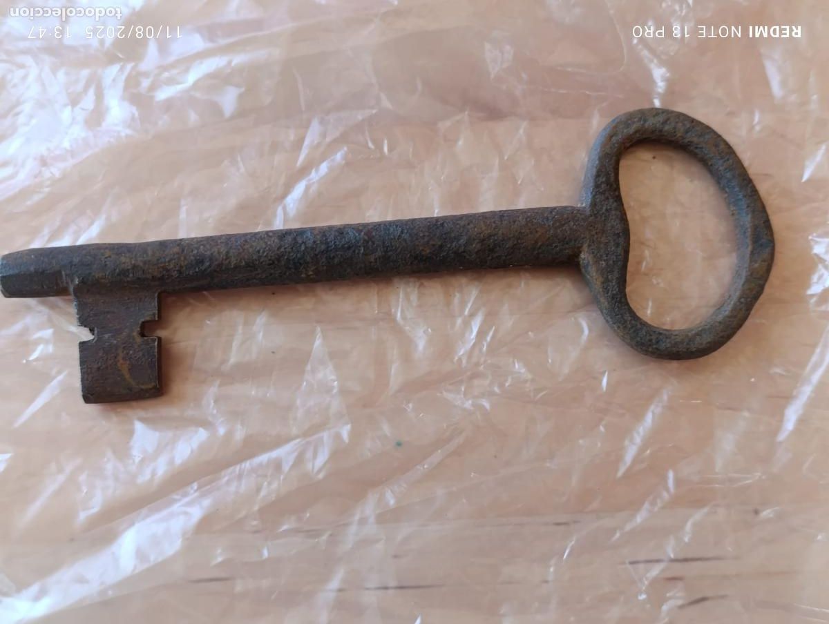 Antig&uuml;edades: Antigua y original llave de forja. - Foto 2