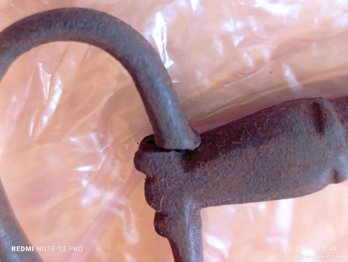 Antig&uuml;edades: Antigua y original llave de forja. - Foto 3