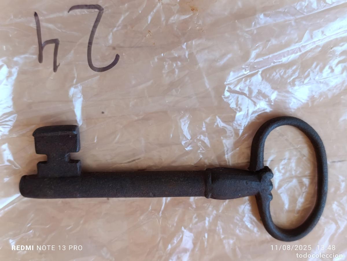 Antig&uuml;edades: Antigua y original llave de forja. - Foto 1