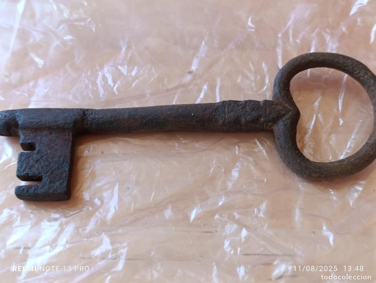 Antig&uuml;edades: Antigua y original llave de forja. - Foto 2