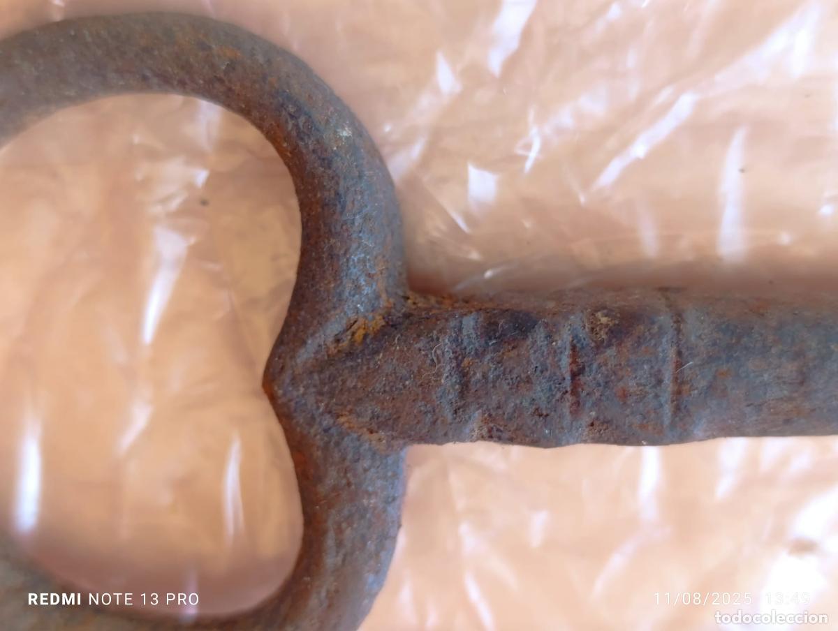 Antig&uuml;edades: Antigua y original llave de forja. - Foto 3