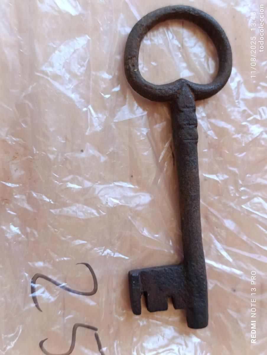 Antig&uuml;edades: Antigua y original llave de forja. - Foto 1