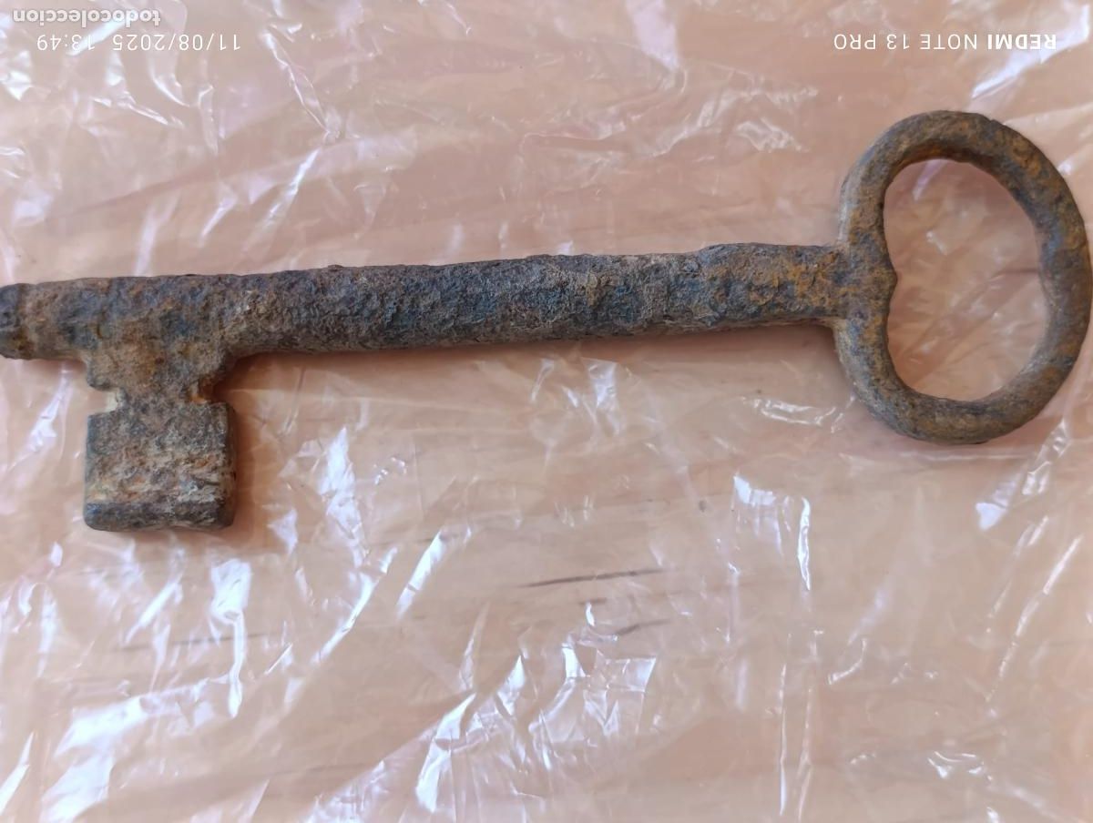 Antig&uuml;edades: Antigua y original llave de forja. - Foto 2