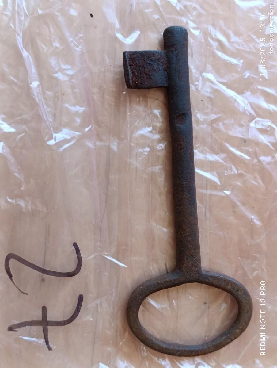 Antig&uuml;edades: Antigua y original llave de forja. - Foto 1