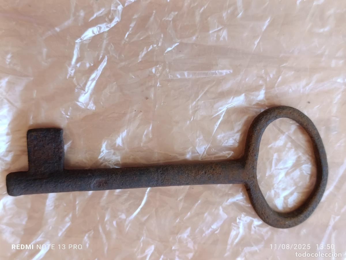 Antig&uuml;edades: Antigua y original llave de forja. - Foto 1