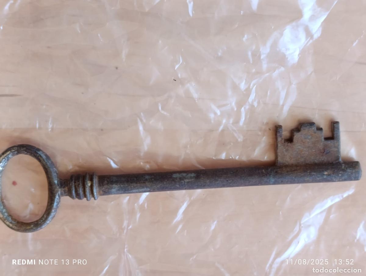 Antig&uuml;edades: Antigua y original llave de forja. - Foto 2