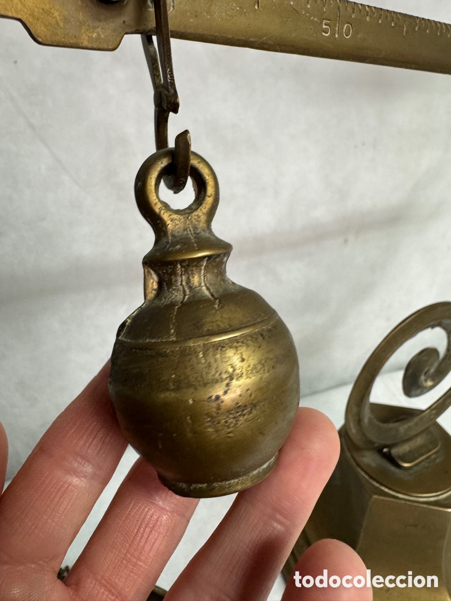Antig&uuml;edades: Balanza de mesa en bronce - Foto 4