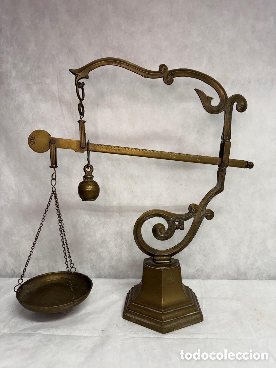 Antig&uuml;edades: Balanza de mesa en bronce - Foto 1