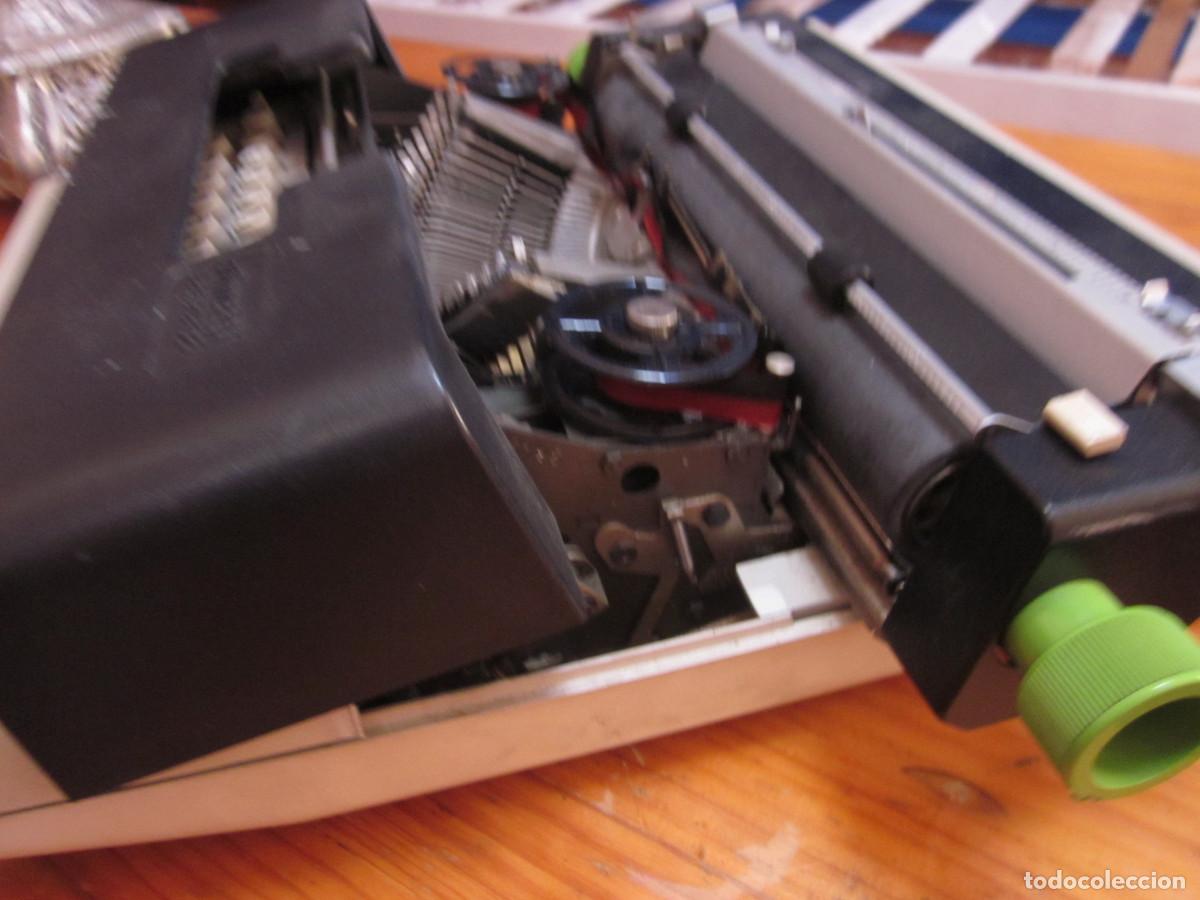 Antig&uuml;edades: M&aacute;quina de escribir OLIVETTI mod. Lettera 36 - Foto 10