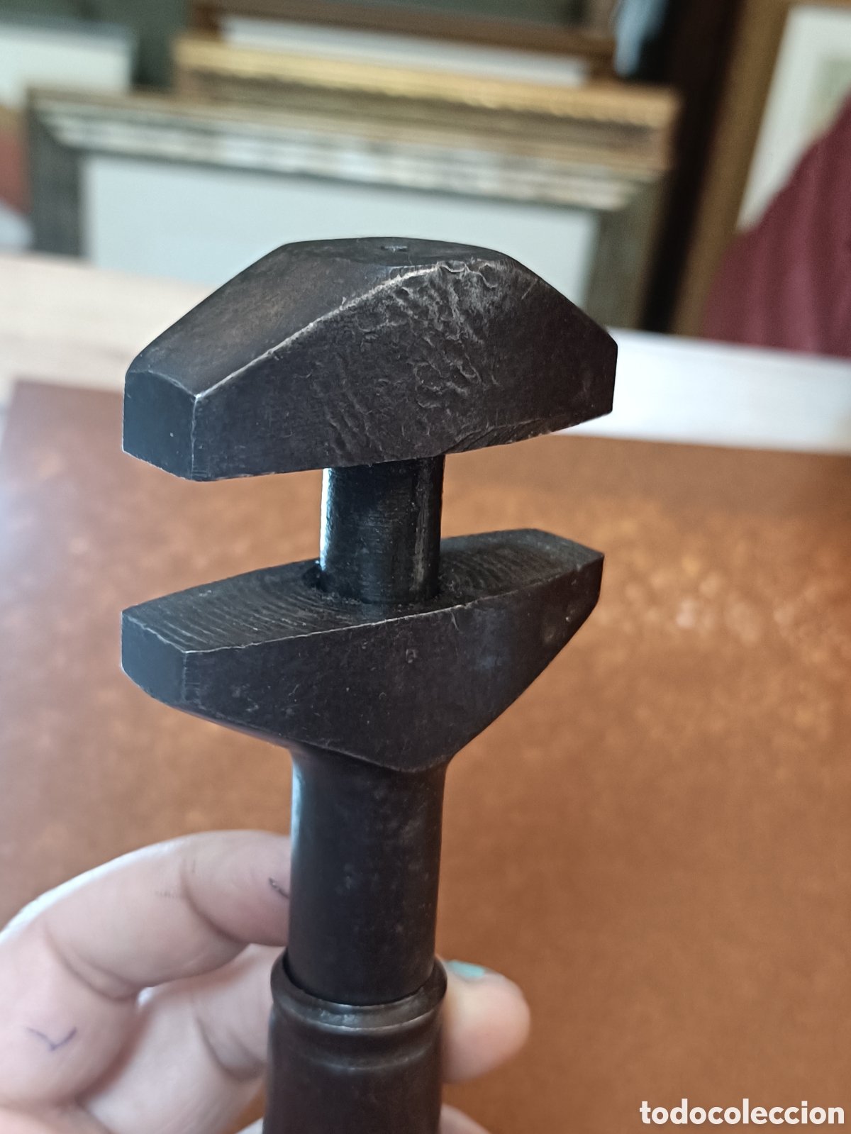 Antig&uuml;edades: Llave antigua inglesa de martillo mango de hierro - Foto 6