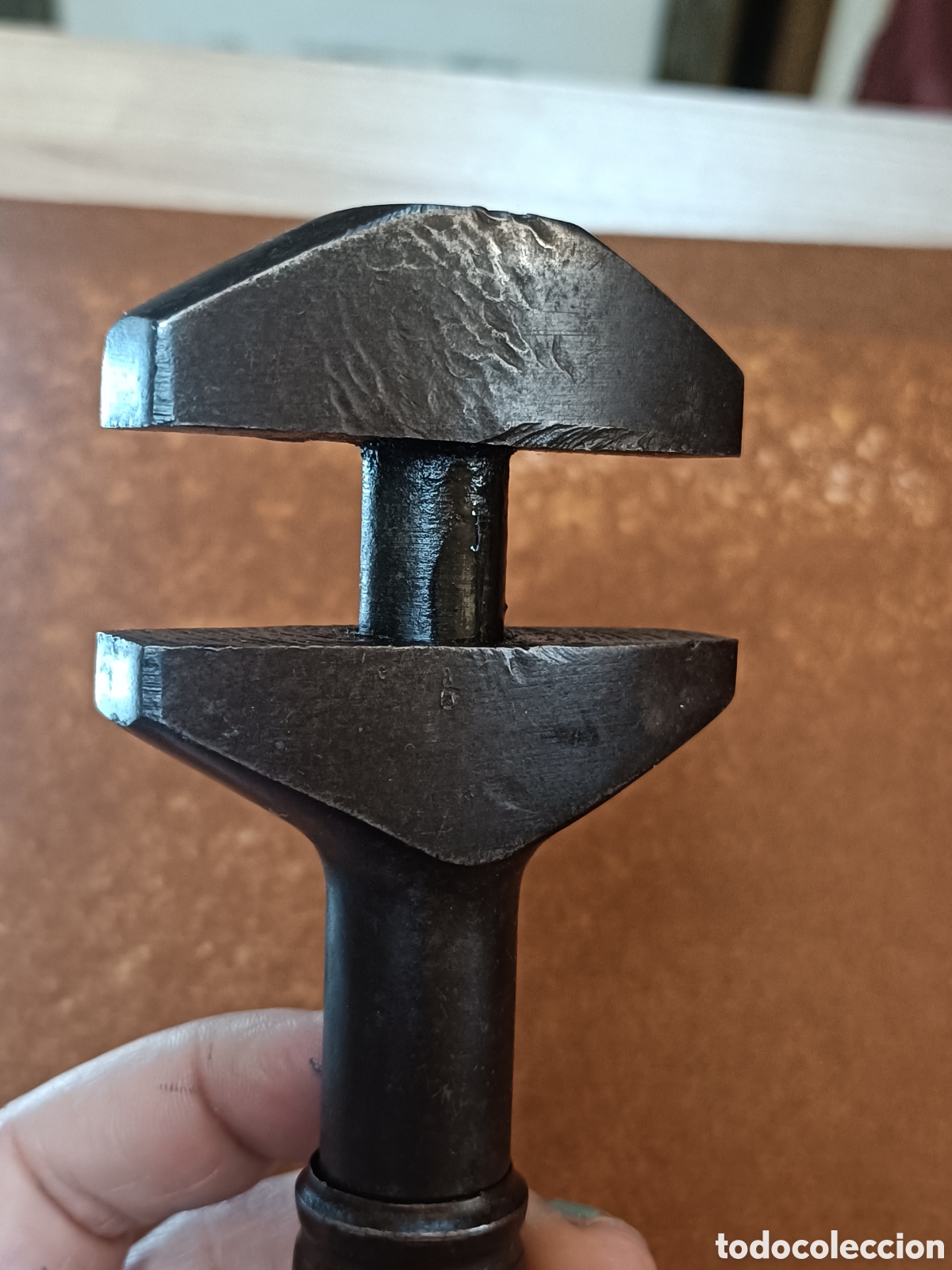 Antig&uuml;edades: Llave antigua inglesa de martillo mango de hierro - Foto 7