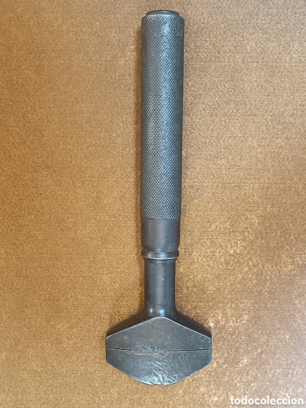 Antig&uuml;edades: Llave antigua inglesa de martillo mango de hierro - Foto 10