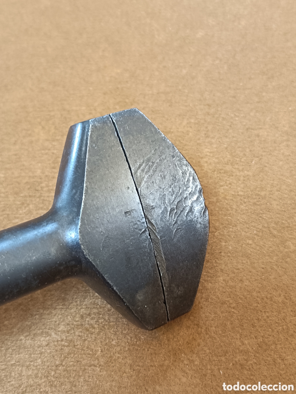 Antig&uuml;edades: Llave antigua inglesa de martillo mango de hierro - Foto 12