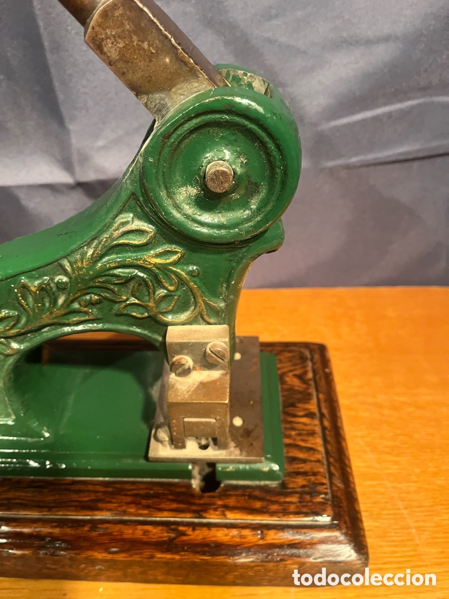Antig&uuml;edades: SELLO SECO SIGLO XIX GRANDE. - Foto 2