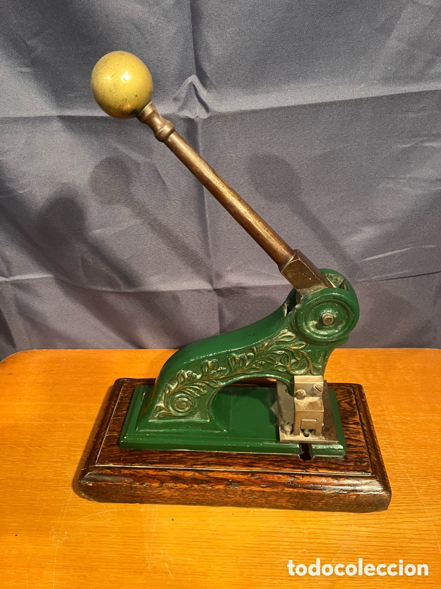 Antig&uuml;edades: SELLO SECO SIGLO XIX GRANDE. - Foto 1