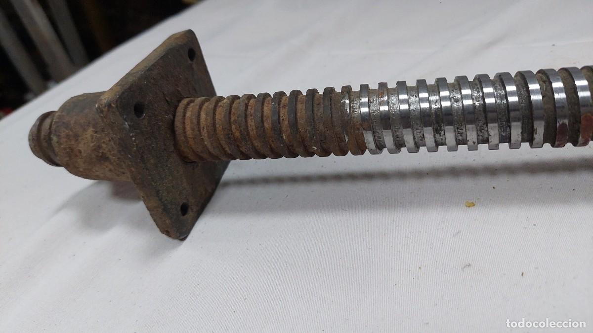 Antig&uuml;edades: Tornillo para mordaza de banco de carpintero - Foto 2