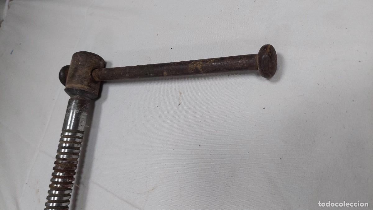 Antig&uuml;edades: Tornillo para mordaza de banco de carpintero - Foto 3