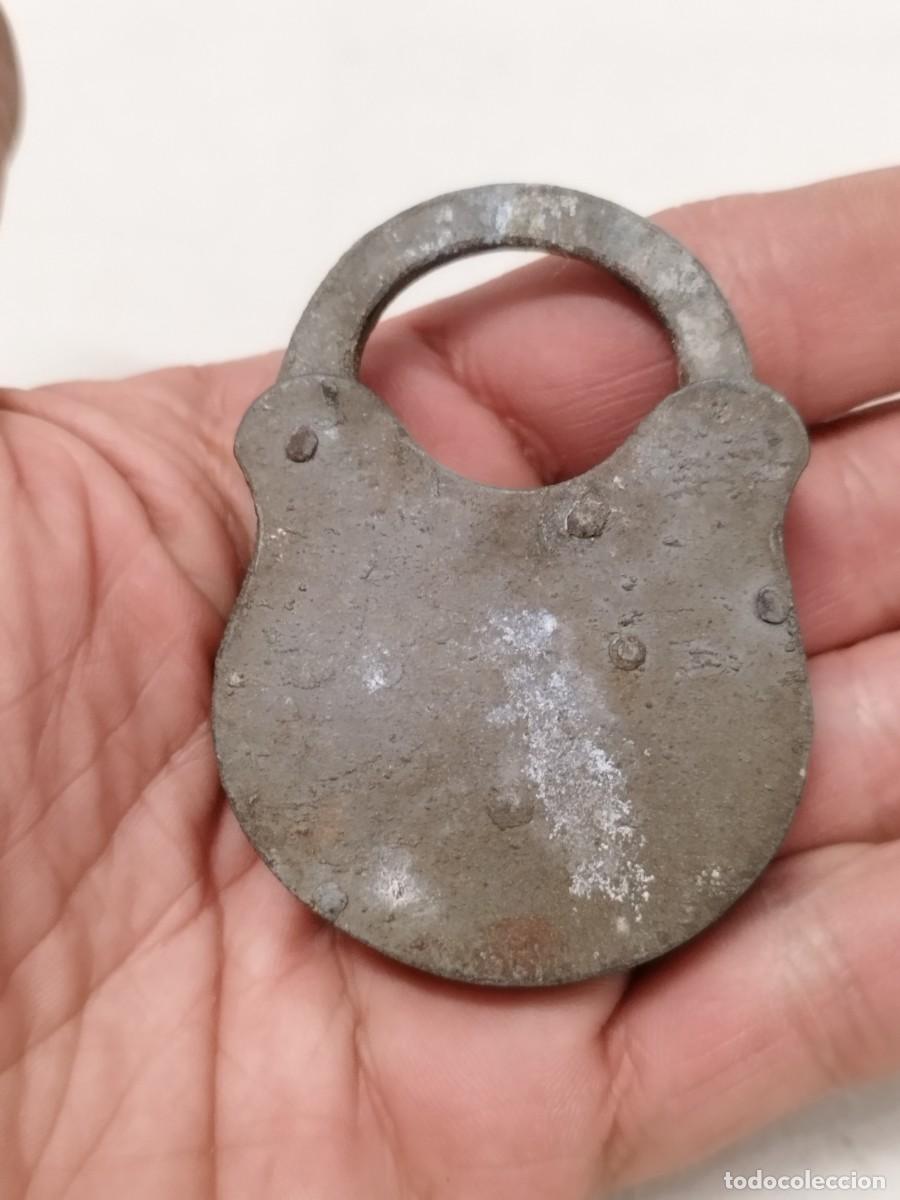 Antig&uuml;edades: Antiguo candado cerrado y sin llave. - Foto 4
