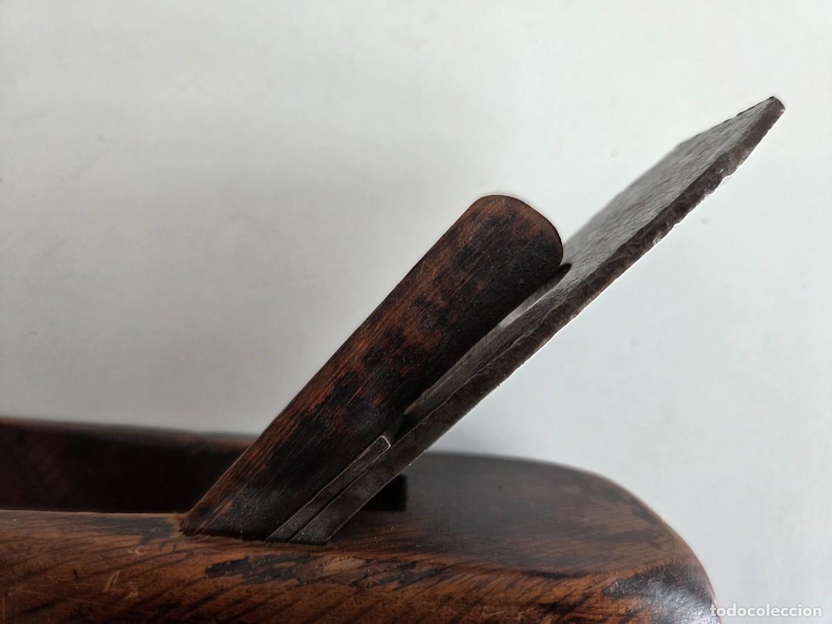 Antig&uuml;edades: Cepillo antiguo de carpintero en madera, 1&ordf; mitad del s. XX - Foto 9