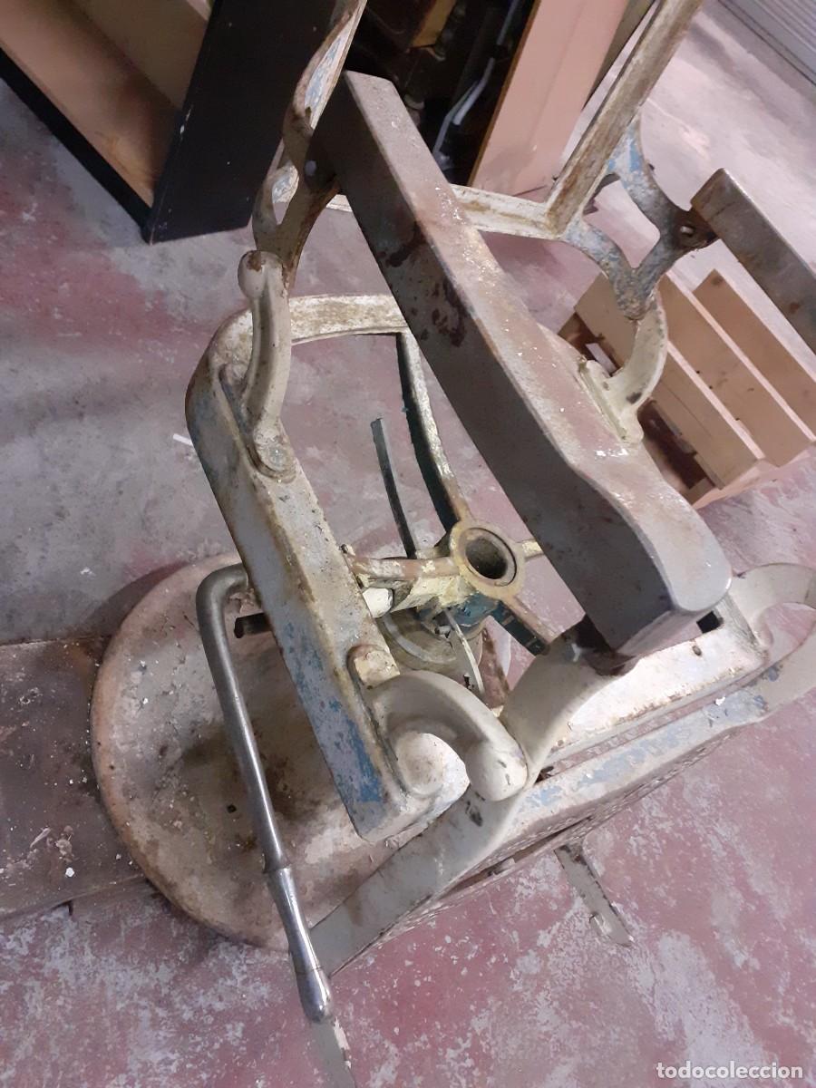 Antig&uuml;edades: Sillon de barbero Triumph proyecto restauracion - Foto 3